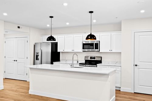 205-1 Pleasant St, Cohasset, MA, 02025-1713 | Card Image