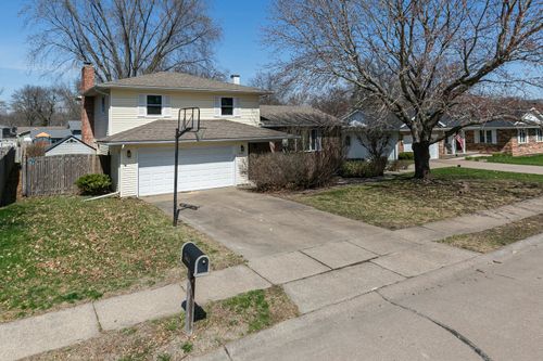 2614 E 28th Ct, Davenport, IA, 52803-2103 | Card Image
