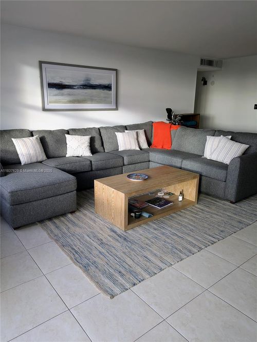 apt-402-10101 E Bay Harbor Dr, Bay Harbor Islands, FL, 33154-1201 | Card Image