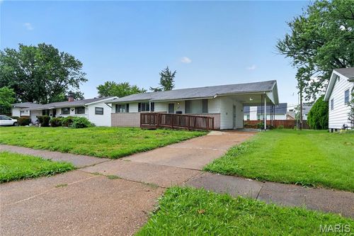 495 Benne Dr, Florissant, MO, 63031-1605 | Card Image