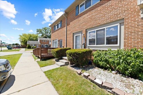 109-25633 Salem St, Roseville, MI, 48066-5810 | Card Image