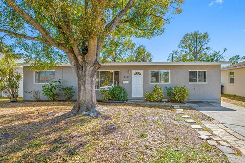 218 80th Ave N, ST PETERSBURG, FL, 33702-4434 | Card Image