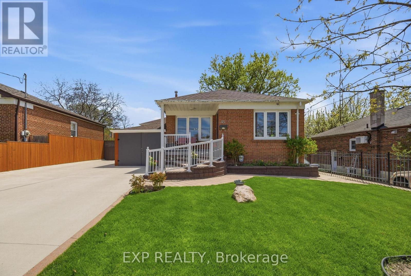 Residential in Toronto (Brookhaven-Amesbury) 2