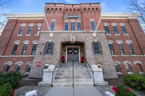 apt-4-76 Court St, Plymouth, MA, 02360-3709 | Card Image