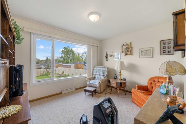 8 Foley Road Se, House other with 3 bedrooms, 1 bathrooms and 3 parking in Calgary AB | Image 15