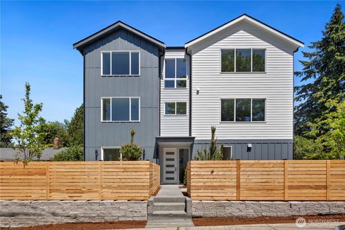332 Ne 90th St, Seattle, WA, 98115-2947 | Card Image