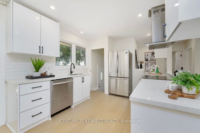 1666 Fisher Ave, House other with 3 bedrooms, 2 bathrooms and 3 parking in Ottawa ON | Image 10