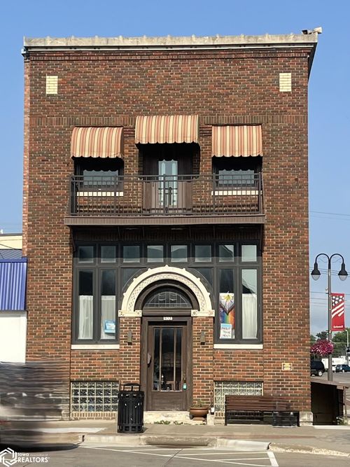 937 Broad St, Grinnell, IA, 50112-2047 | Card Image