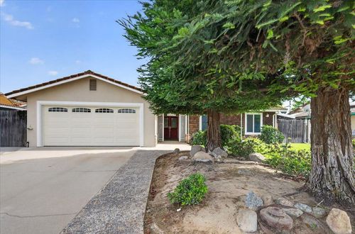2231 Moir Drive, Sanger, CA, 93657 | Card Image