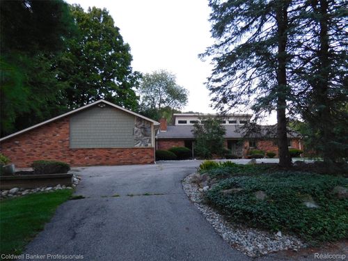 6448 Tutbury Ln, Troy, MI, 48098-2152 | Card Image