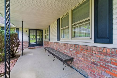 36 Lisa Dr, Dix Hills, NY, 11746-5131 | Card Image