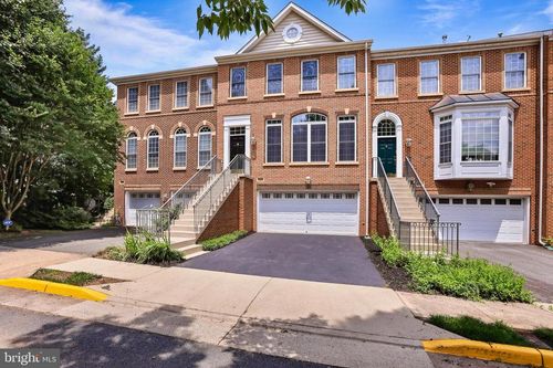9988 Cyrandall Dr, OAKTON, VA, 22124-2950 | Card Image