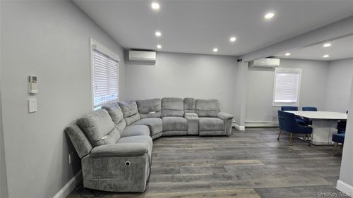 80-06 209th St, Queens Village, NY, 11427 | Card Image