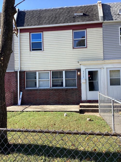2409 Bloomsdale Rd, LEVITTOWN, PA, 19057-4111 | Card Image