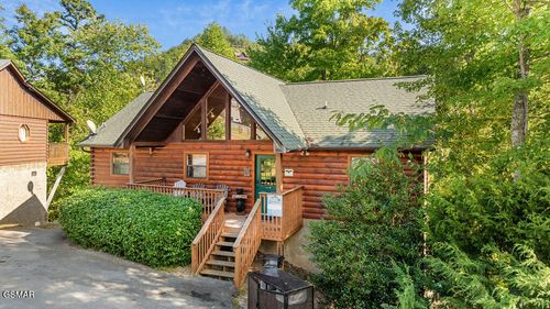 1535 Boo Boos Way, Sevierville, TN, 37862-7107 | Card Image