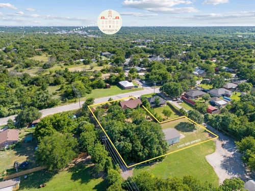 305 E 8th St, Weatherford, TX, 76086-1717 | Card Image