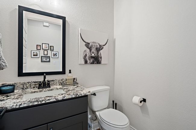 Powder bathroom. | Image 11