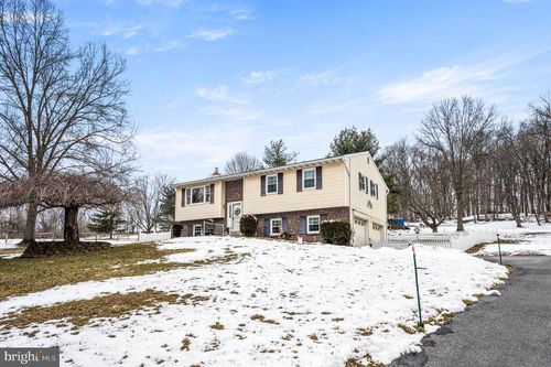 1548 County Line Rd, GILBERTSVILLE, PA, 19525-8673 | Card Image