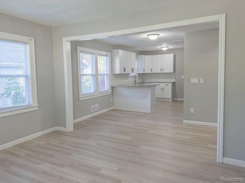 22126 Cora Ave, Farmington Hills, MI, 48336-4308 | Card Image