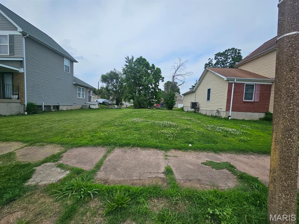 Land in St Louis
