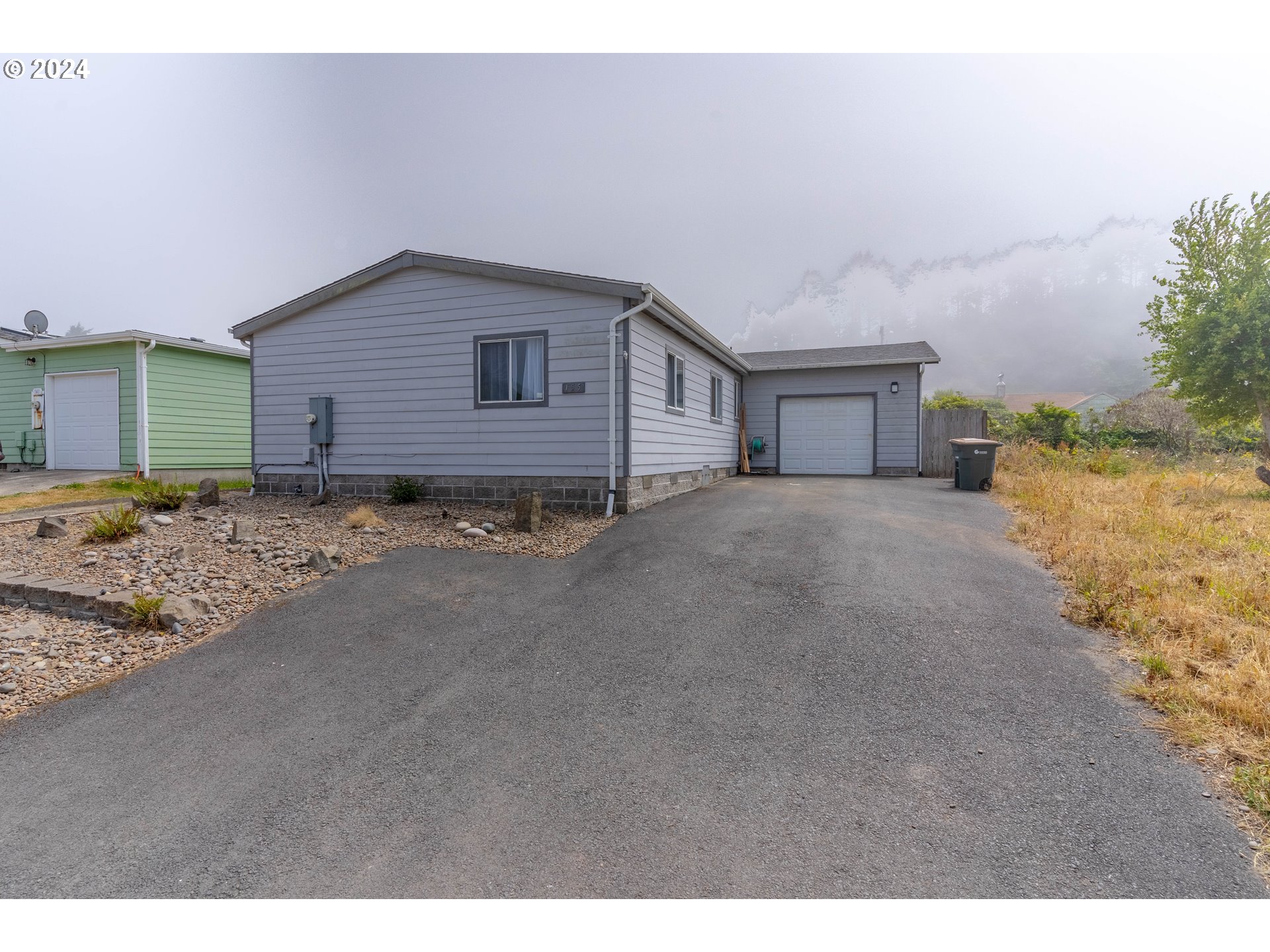 57th St, Newport, OR 97365