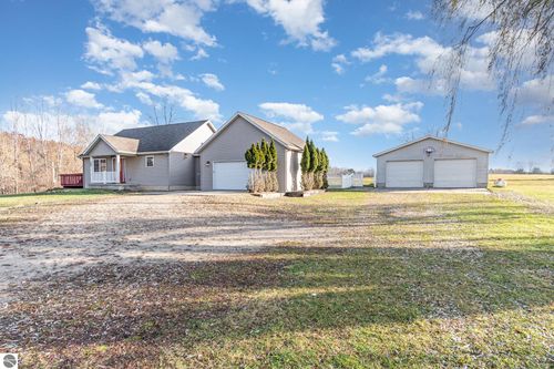 2150 N Douglas Rd, Riverdale, MI, 48877-9504 | Card Image