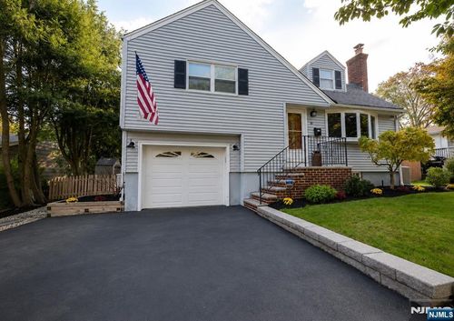 19 W Park Ave, Park Ridge, NJ, 07656-1917 | Card Image
