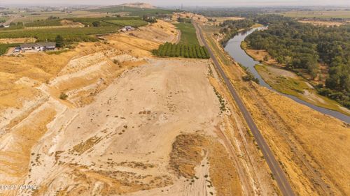 415 Emerald Rd, Granger, WA, 98932-9762 | Card Image