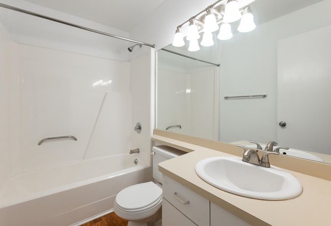 APT-24 - 5 Autumn Leaf Dr, Condo with 2 bedrooms, 1 bathrooms and null parking in Nashua NH | Image 17