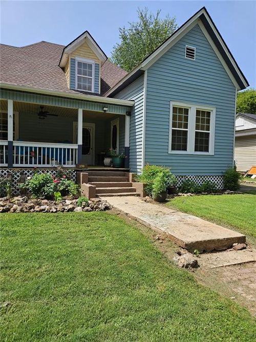 209 Gordon Ave, Calhoun, GA, 30701-1805 | Card Image