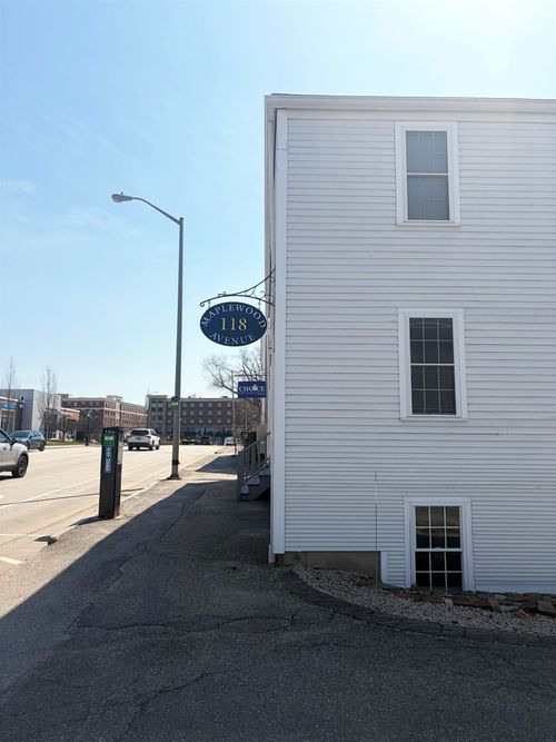 c1-118 Maplewood Ave, Portsmouth, NH, 03801-3255 | Card Image