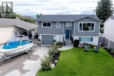 3047 Lowe Crt, House other with 3 bedrooms, 3 bathrooms and 5 parking in Kelowna BC | Image 1