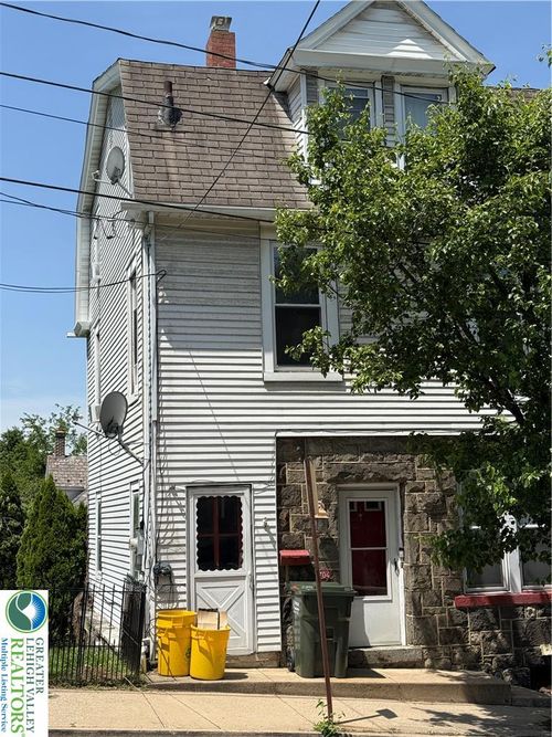 704 Hayes St, BETHLEHEM, PA, 18015-3612 | Card Image