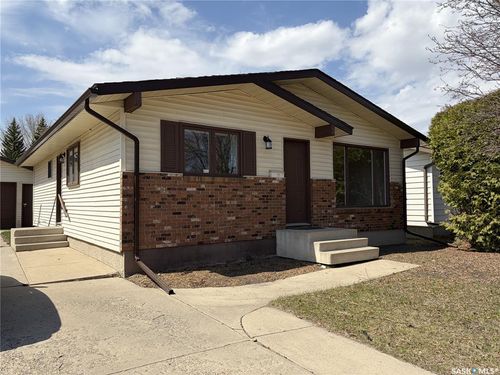 111 Stechishin Cres, Saskatoon, SK, S7K5P5 | Card Image