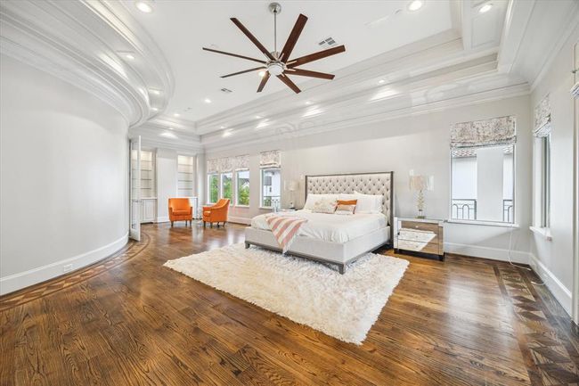 8304 Maple Ct, House other with 5 bedrooms, 5 bathrooms and 2 parking in Bellaire TX | Image 23