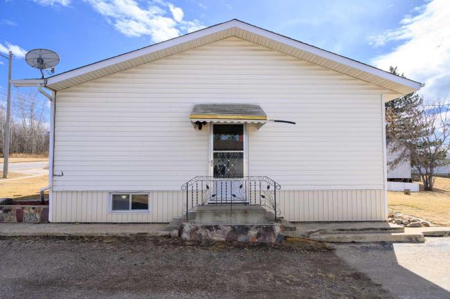 4906 Lakeview Road S, Home with 3 bedrooms, 2 bathrooms and 6 parking in Boyle AB | Image 3