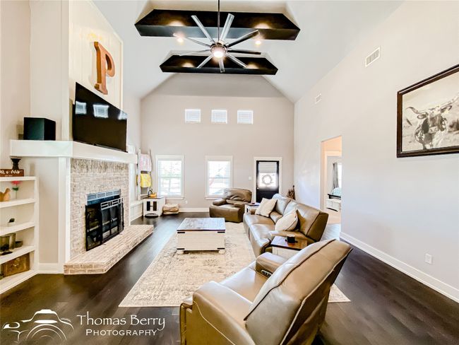 4002 Hope Dr, House other with 4 bedrooms, 2 bathrooms and null parking in Clyde TX | Image 8