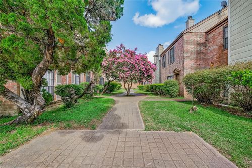 apt-b3-9901 Sharpcrest St, Houston, TX, 77036-5947 | Card Image