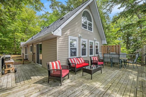 18 O9, Lombardy, ON, K0G1L0 | Card Image