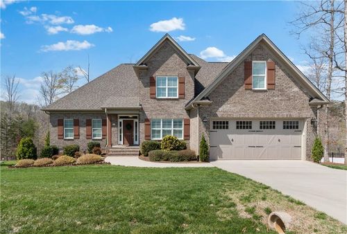 7623 Monty Dr, Kernersville, NC, 27284-5004 | Card Image