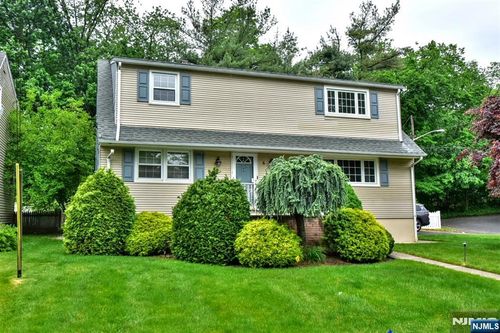 8 Royal Ave, Hawthorne, NJ, 07506-1917 | Card Image