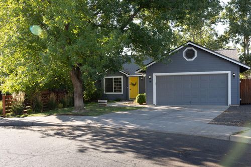 919 Nw 20th Ct, Redmond, OR, 97756-8419 | Card Image