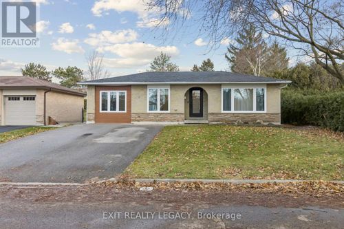 4 Oak Crt, Aurora, ON, L4G3J6 | Card Image