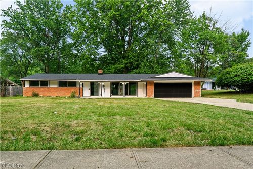 2203 Lee Boulevard, East Cleveland, OH, 44112 | Card Image
