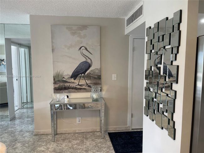 909 - 100 Golden Isles Dr, Condo with 1 bedrooms, 1 bathrooms and null parking in Hallandale Beach FL | Image 1