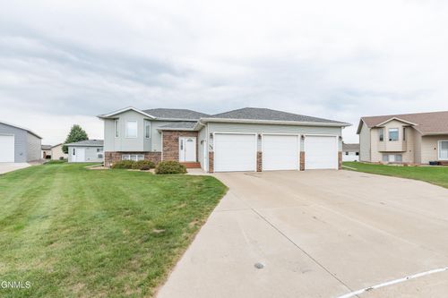 1109 Bouyer Pl, Lincoln, ND, 58504-7370 | Card Image