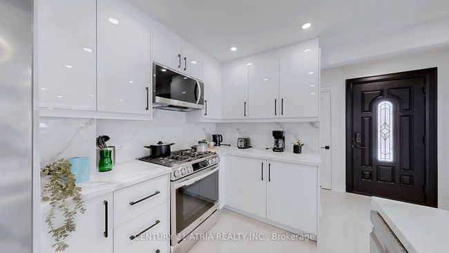 24 Collins Cres, House other with 5 bedrooms, 3 bathrooms and 6 parking in Aurora ON | Image 13