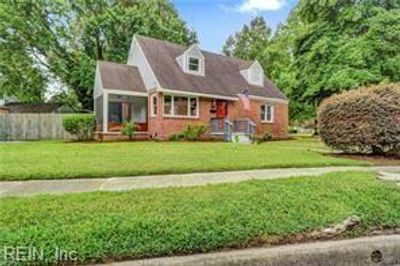 425 Bradford Avenue, House other with 4 bedrooms, 2 bathrooms and null parking in Norfolk VA | Image 1