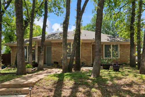 2024 Crooked Creek Ln, Arlington, TX, 76006-6606 | Card Image
