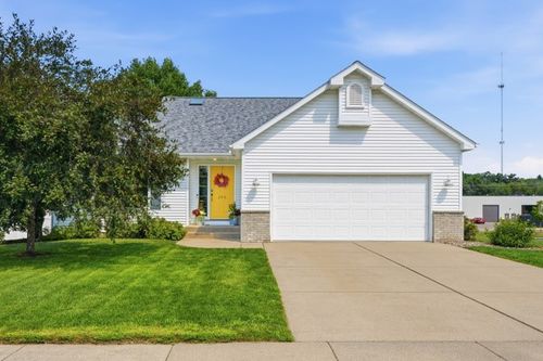 344 Saxonwood Road, Altoona, WI, 54720 | Card Image